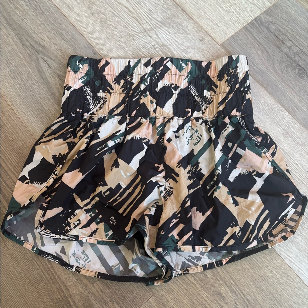Women’s Printed High-Waist Shorts in Black, Tan & Green